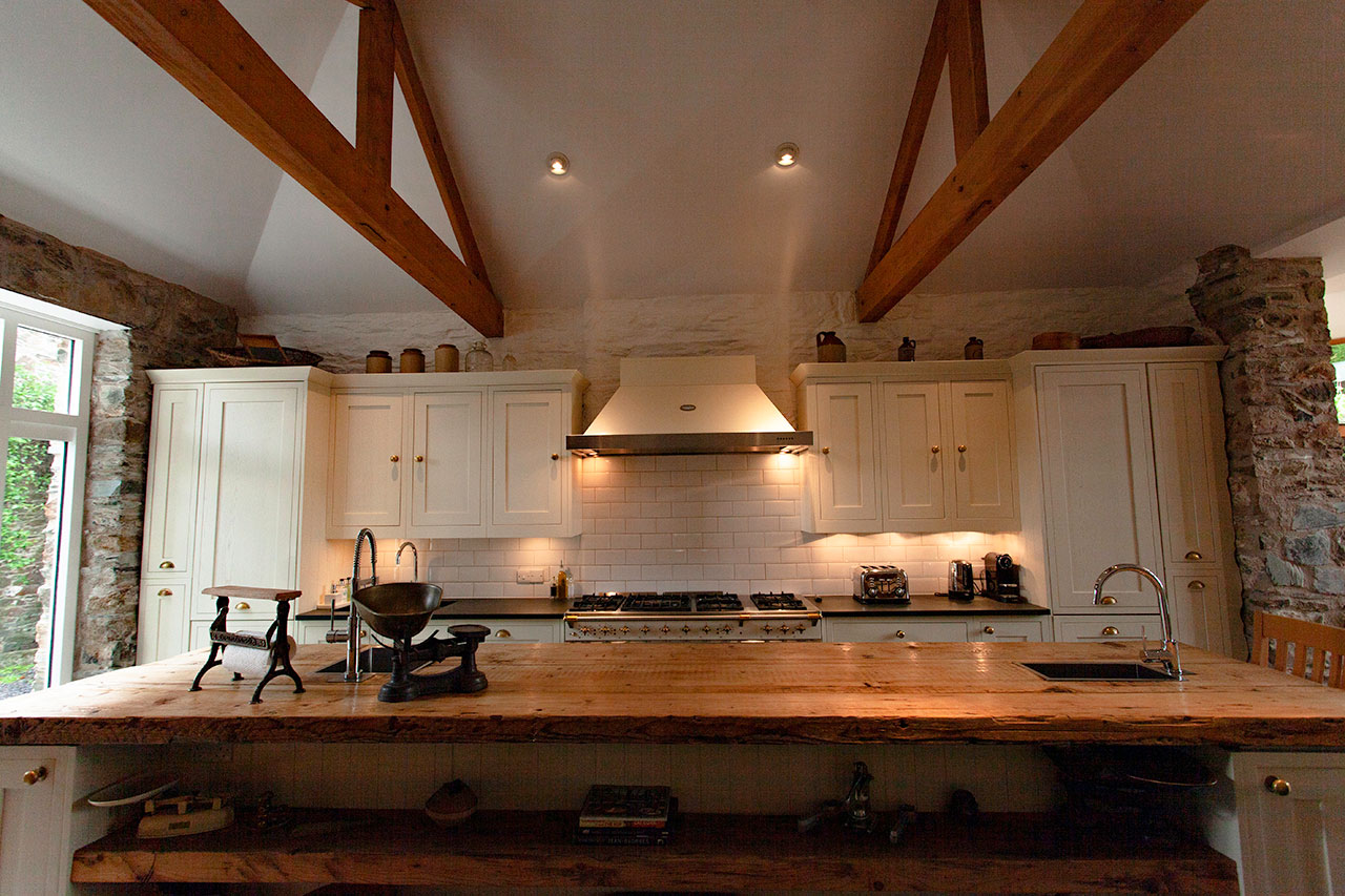 ANRÁN Manor Kitchens and Dining Facilities